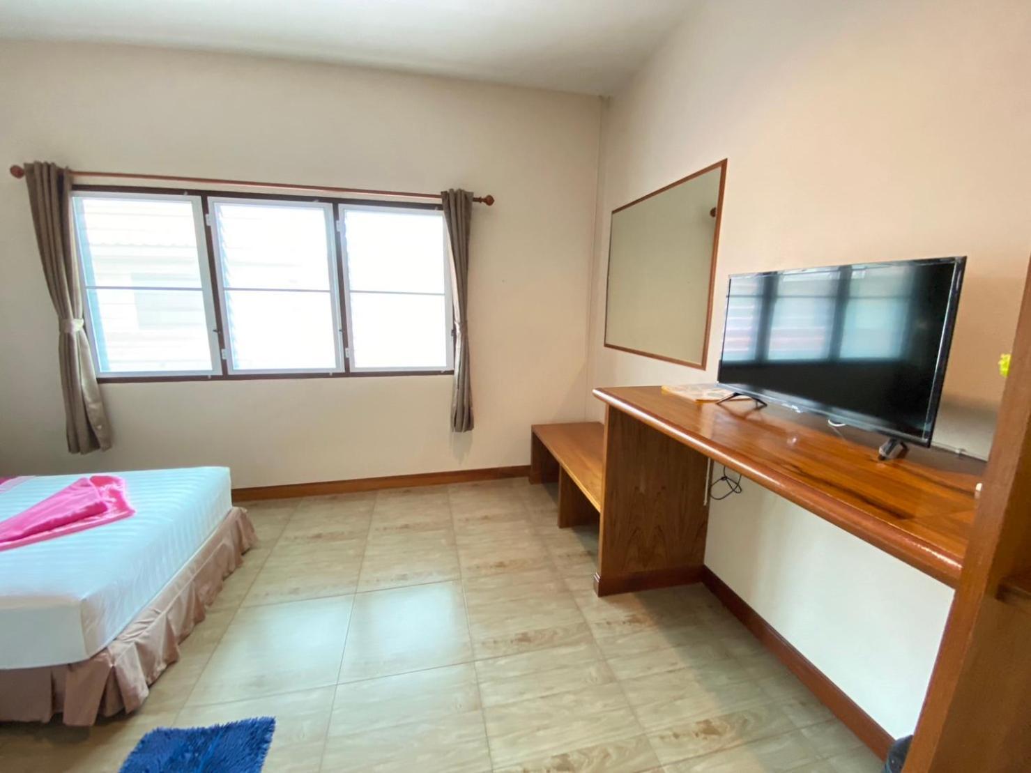 Lotus Hostel *